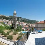 Olive Tree חוואר