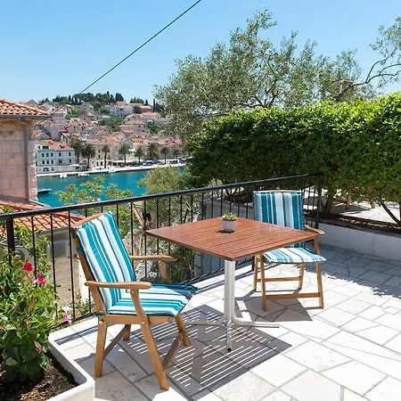 Olive Tree Apartment *