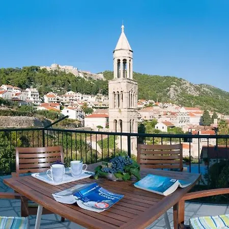 Olive Tree Apartment *